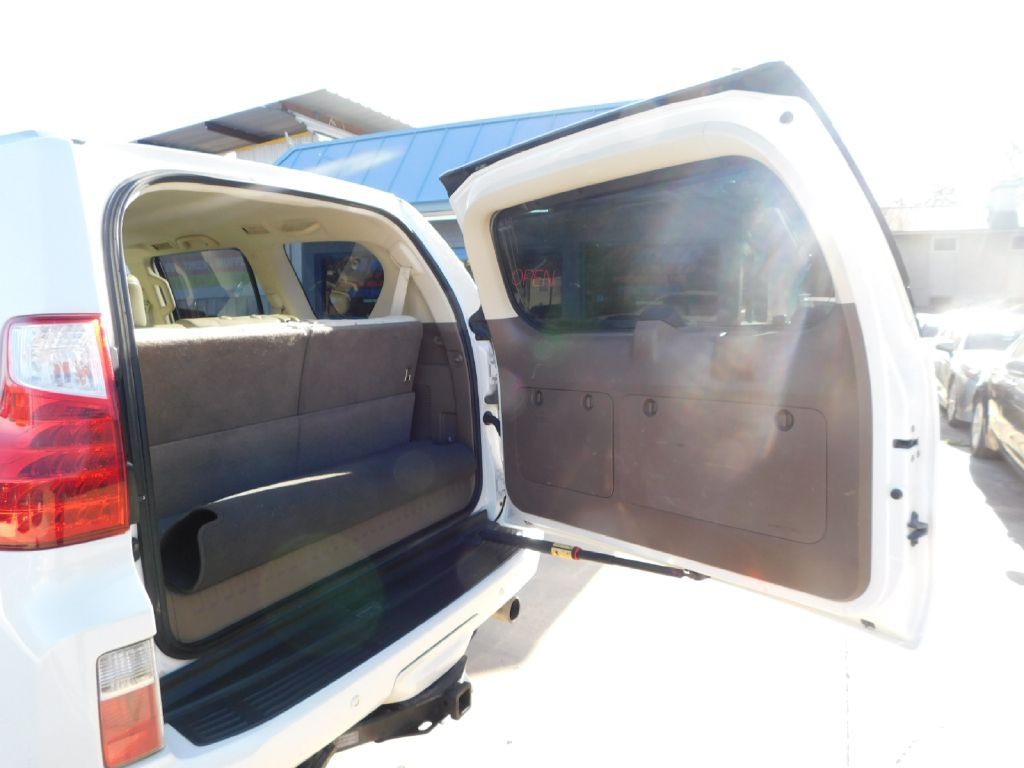 2012 Lexus GX Image 19