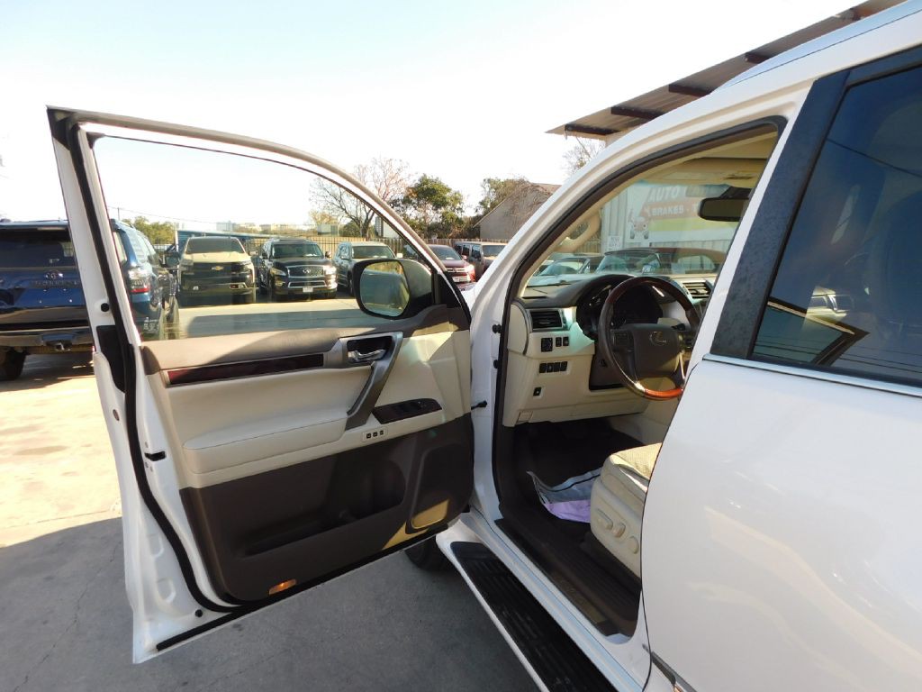 2012 Lexus GX Image 23