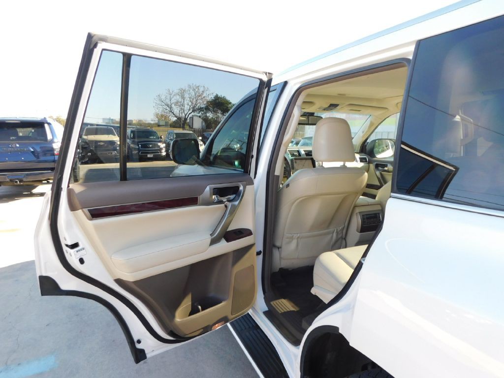 2012 Lexus GX Image 25