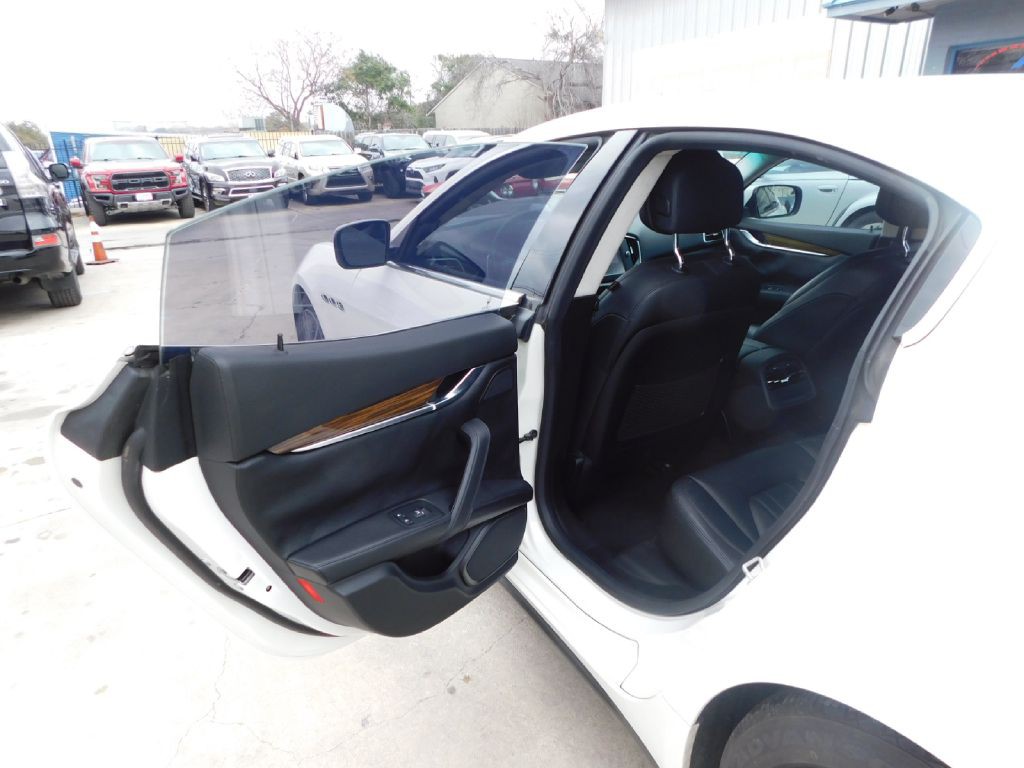 2014 Maserati Ghibli Image 24