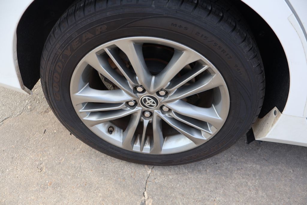 2015 Toyota Camry Image 8