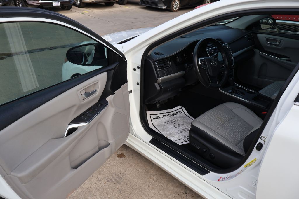 2015 Toyota Camry Image 11