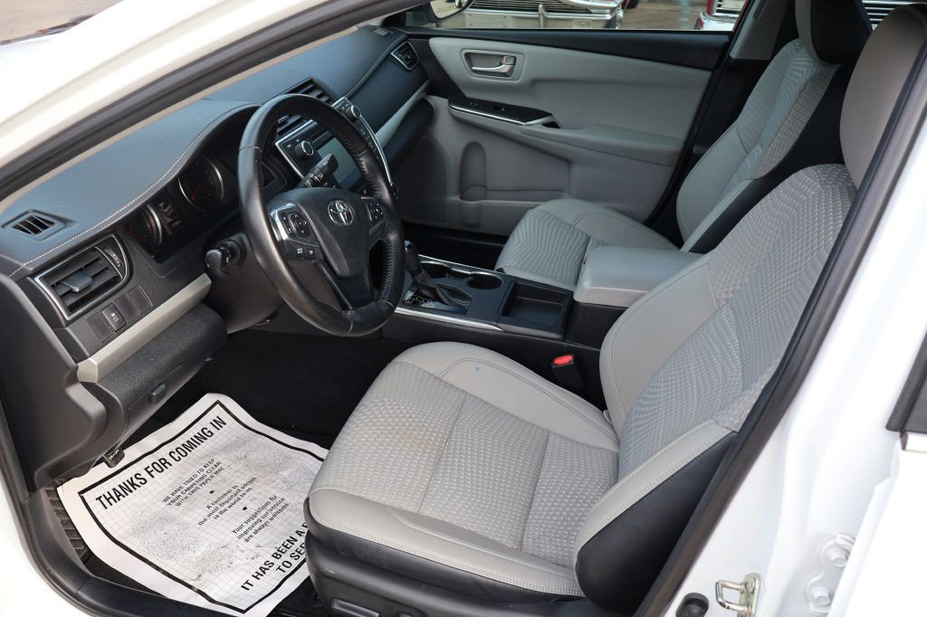 2015 Toyota Camry Image 12