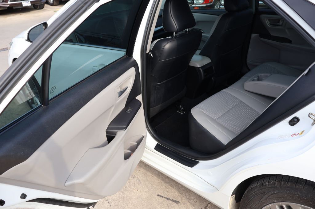 2015 Toyota Camry Image 13