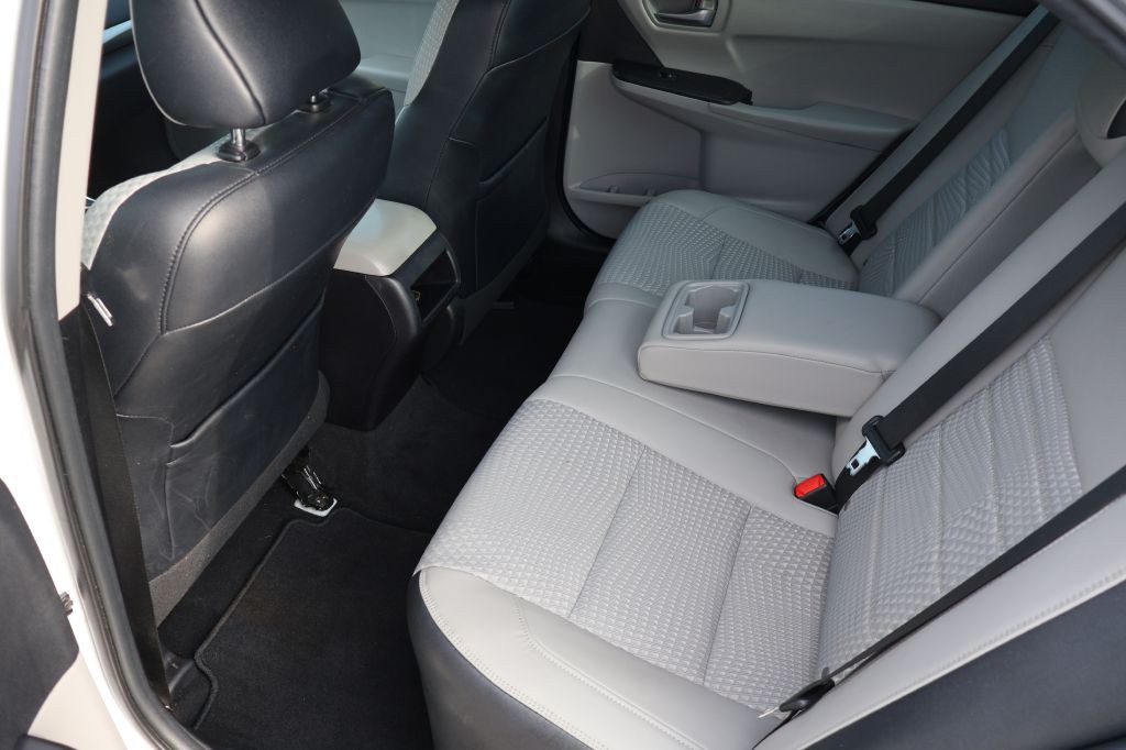 2015 Toyota Camry Image 14