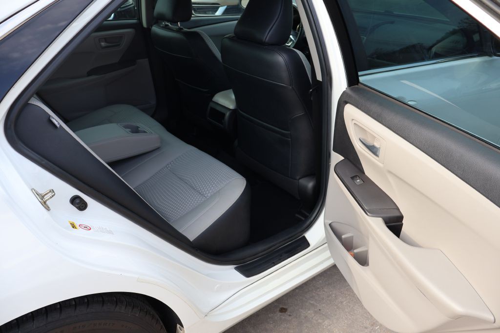 2015 Toyota Camry Image 15