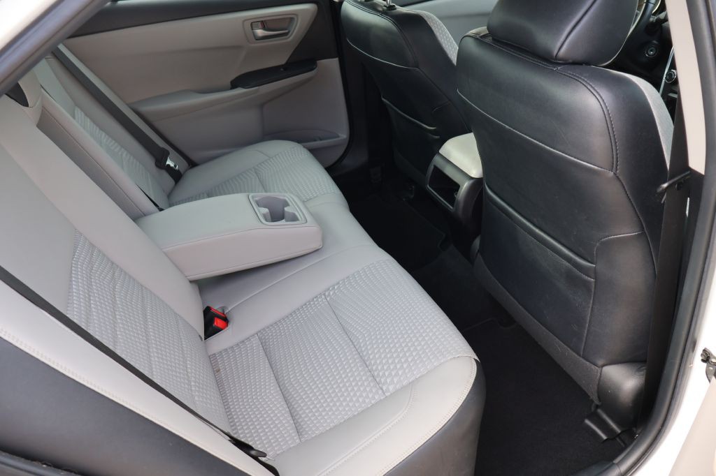 2015 Toyota Camry Image 16