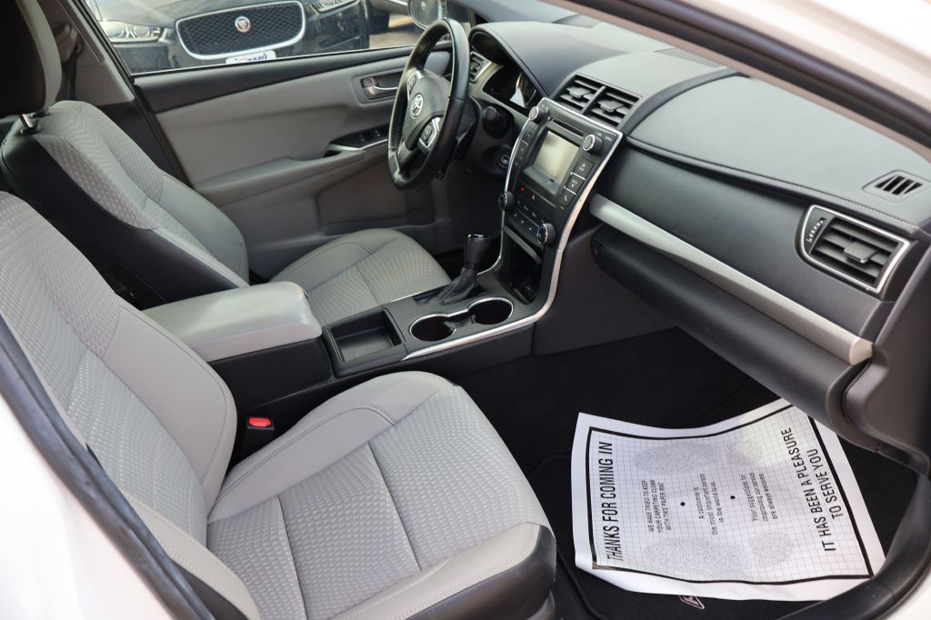 2015 Toyota Camry Image 18