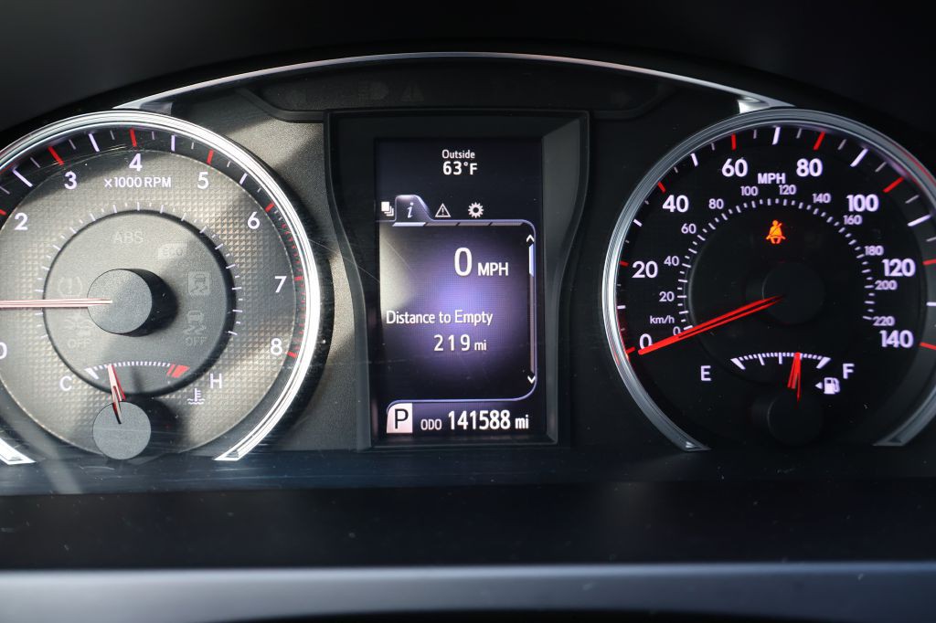 2015 Toyota Camry Image 19