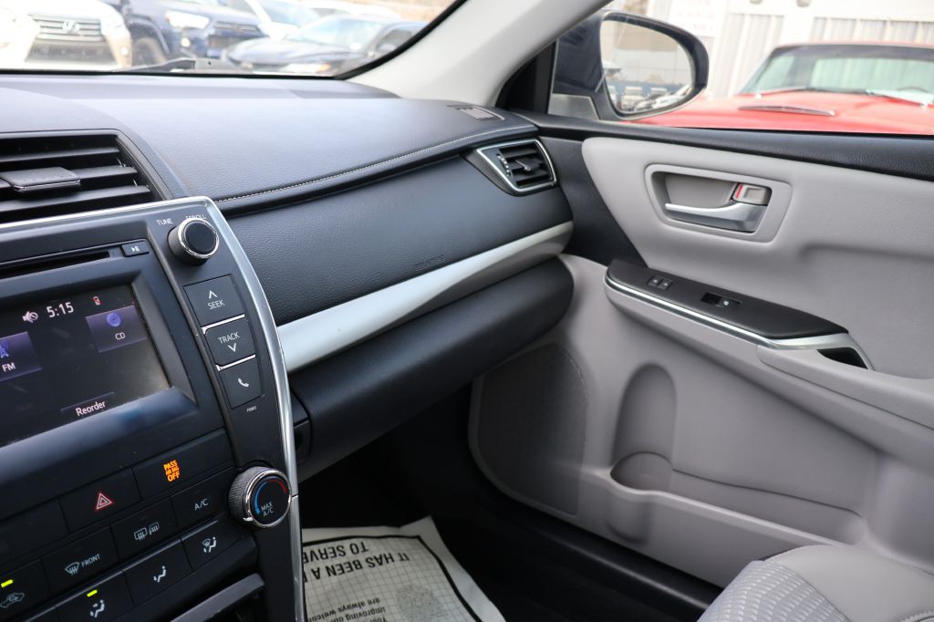 2015 Toyota Camry Image 24