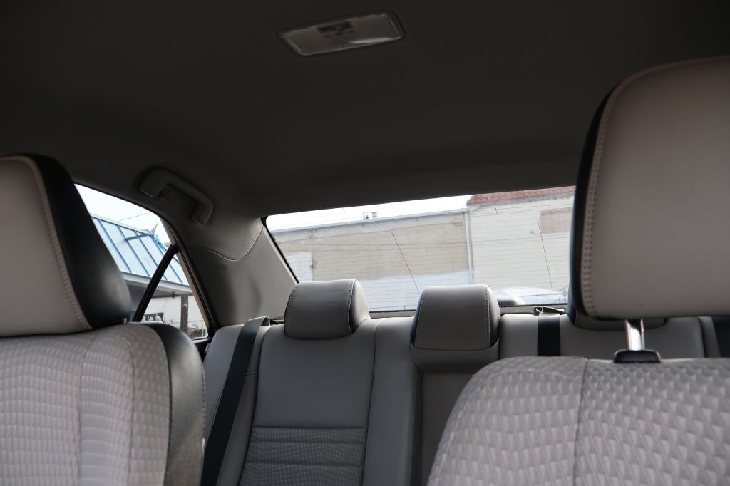 2015 Toyota Camry Image 25