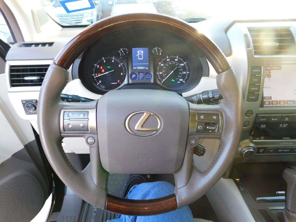 2014 Lexus GX Image 32