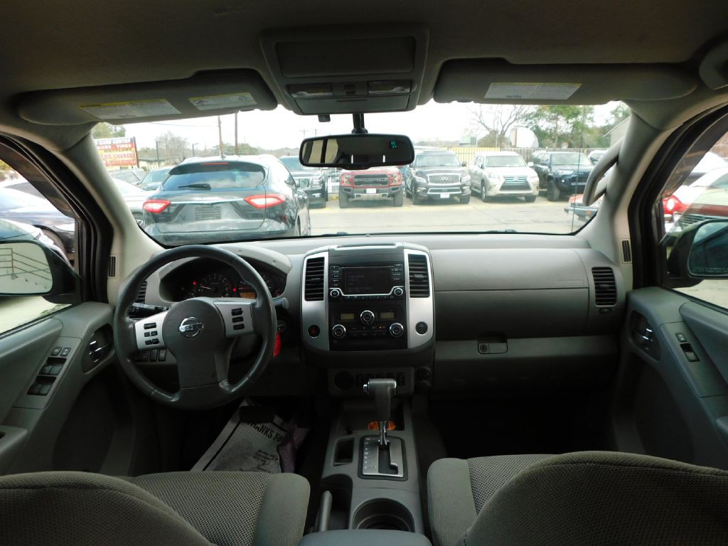 2018 Nissan Frontier Image 36