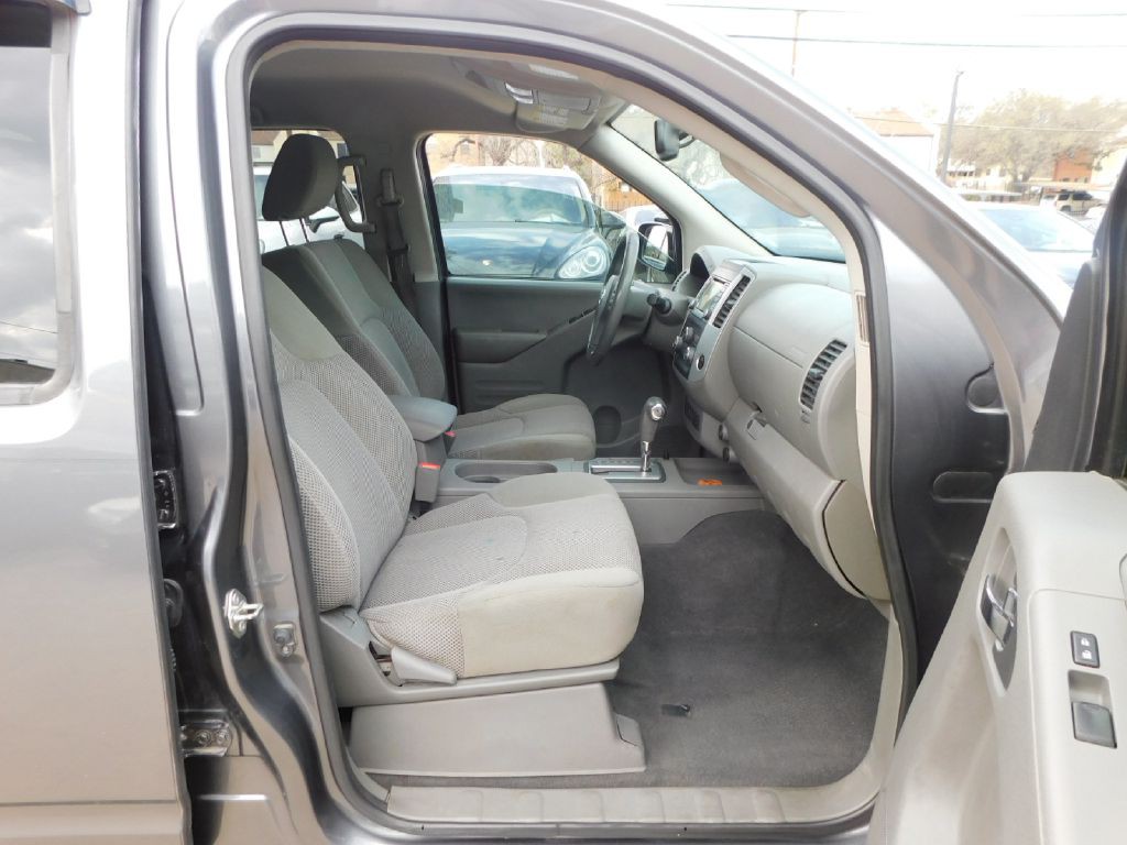 2018 Nissan Frontier Image 40