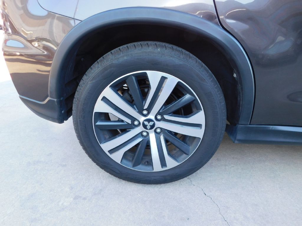 2020 Mitsubishi Outlander Image 9