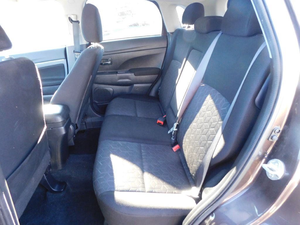 2020 Mitsubishi Outlander Image 21