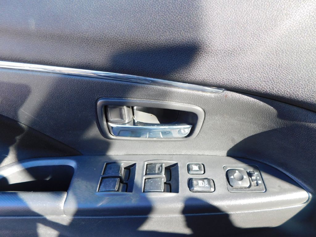 2020 Mitsubishi Outlander Image 25