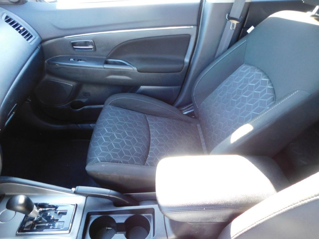 2020 Mitsubishi Outlander Image 32