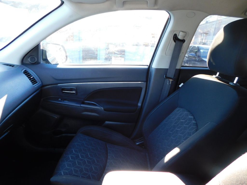 2020 Mitsubishi Outlander Image 33