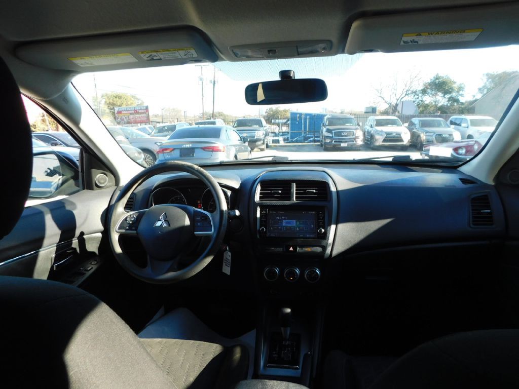 2020 Mitsubishi Outlander Image 36