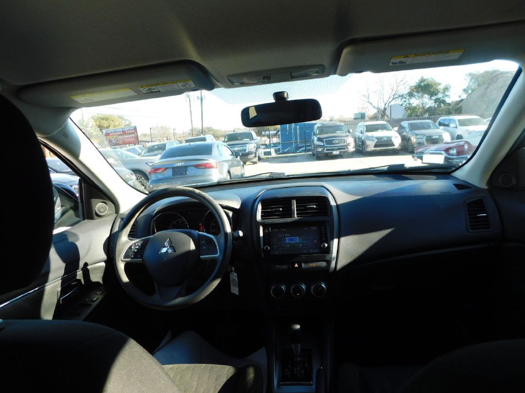 2020 Mitsubishi Outlander Image 37