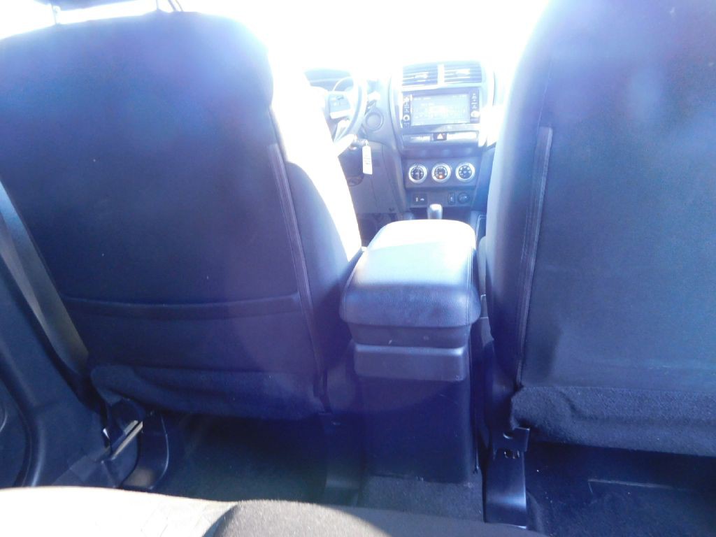 2020 Mitsubishi Outlander Image 38