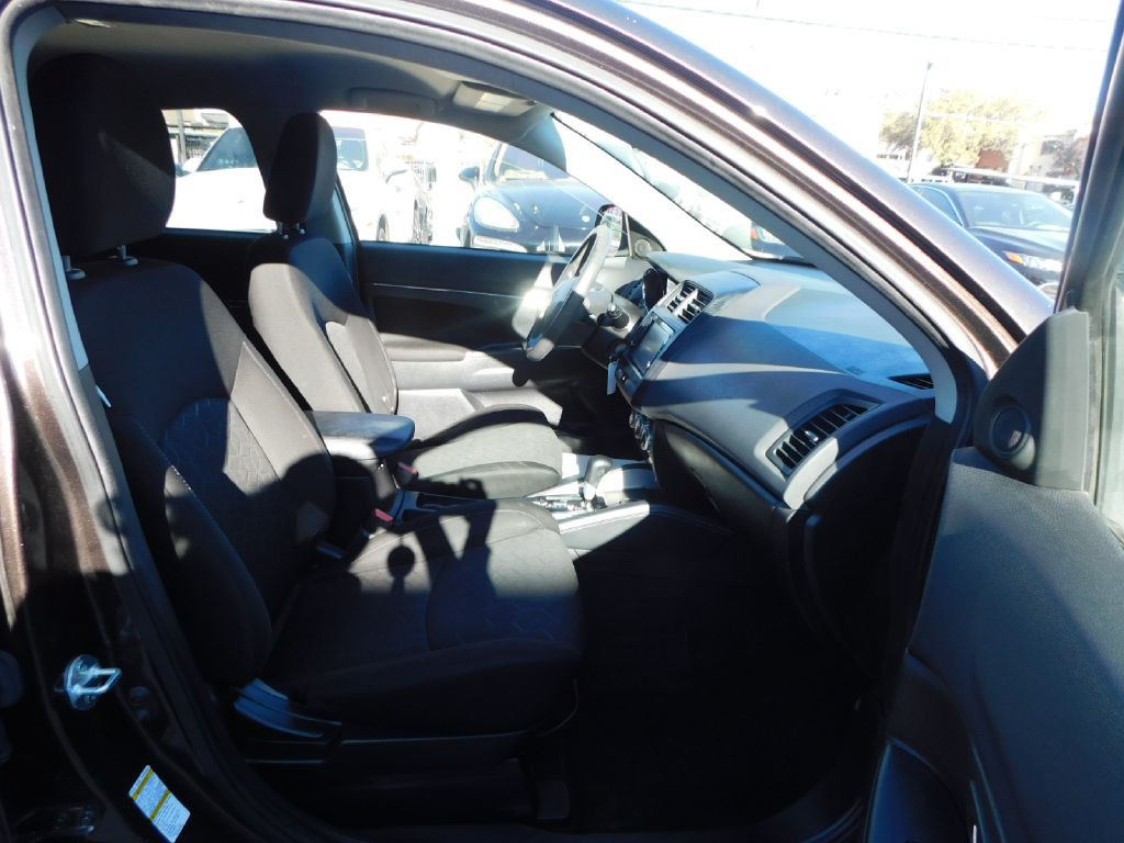 2020 Mitsubishi Outlander Image 41