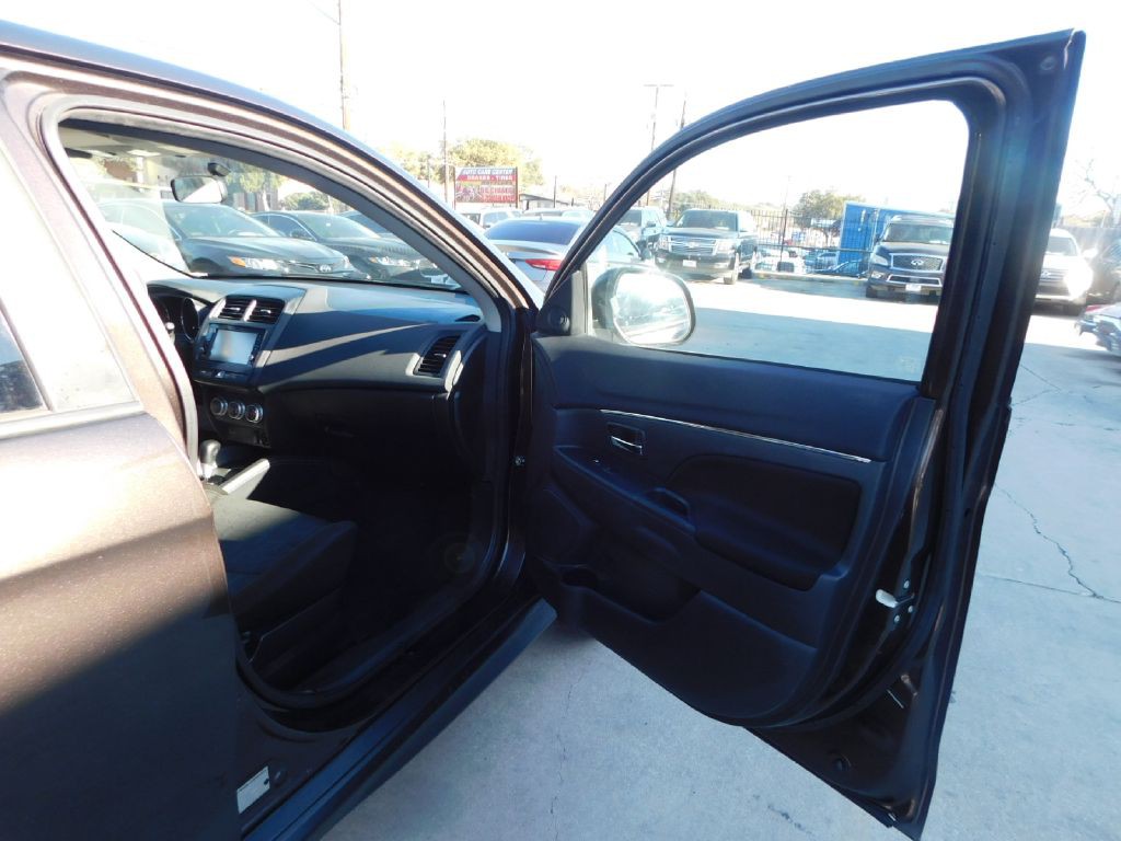 2020 Mitsubishi Outlander Image 42