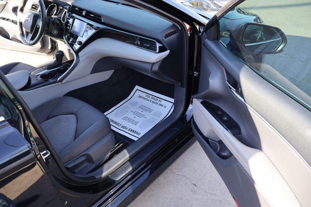 2020 Toyota Camry Image 19