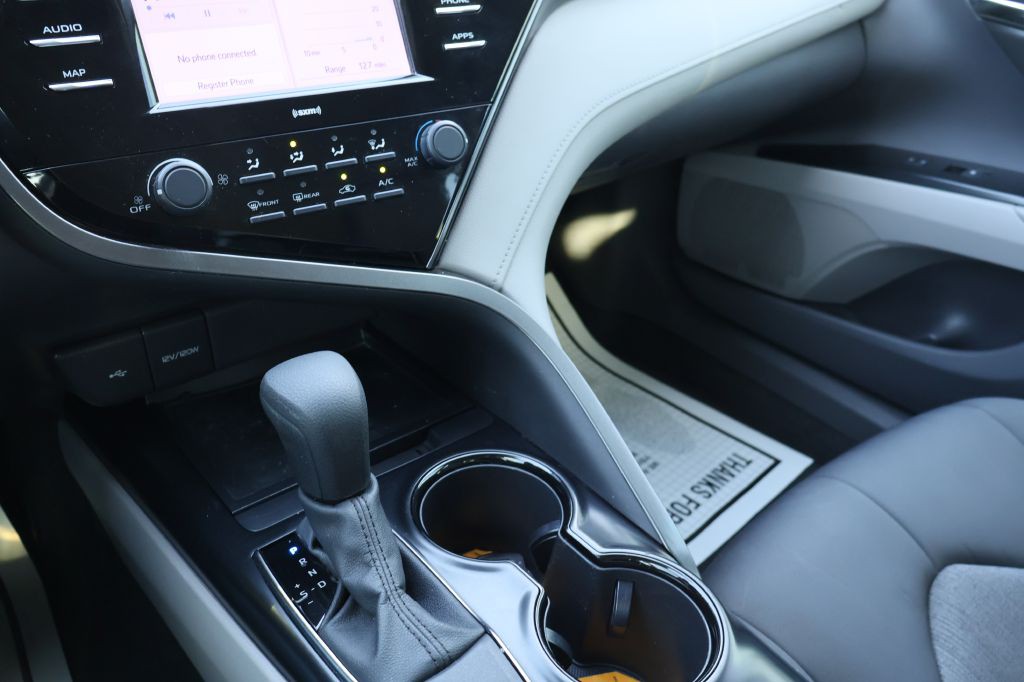 2020 Toyota Camry Image 25