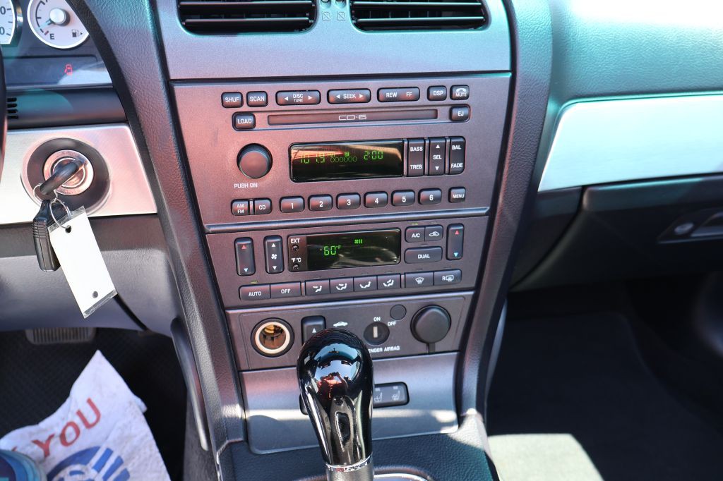 2003 Ford Thunderbird Image 16