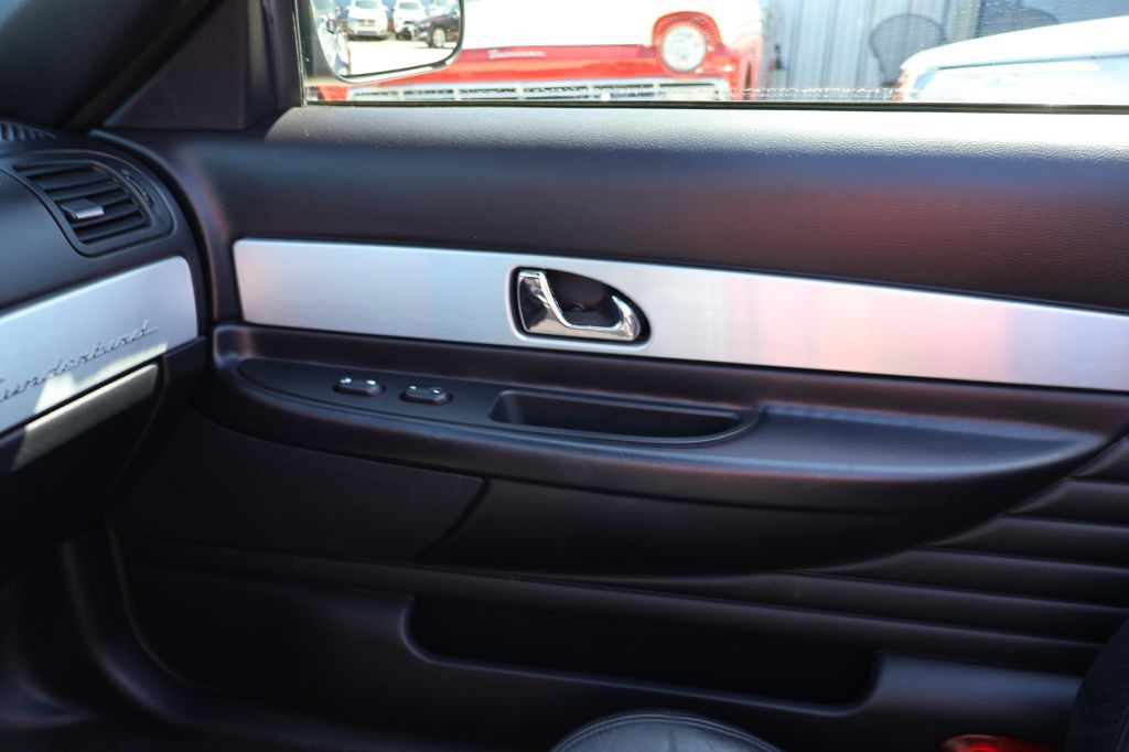 2003 Ford Thunderbird Image 18