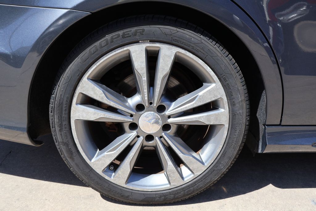 2016 Mercedes-Benz E-Class Image 9