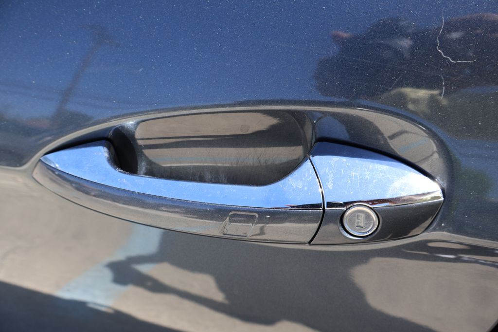 2016 Mercedes-Benz E-Class Image 16