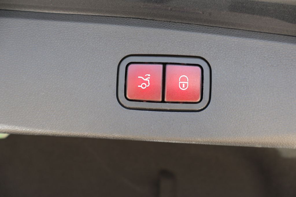 2016 Mercedes-Benz E-Class Image 20