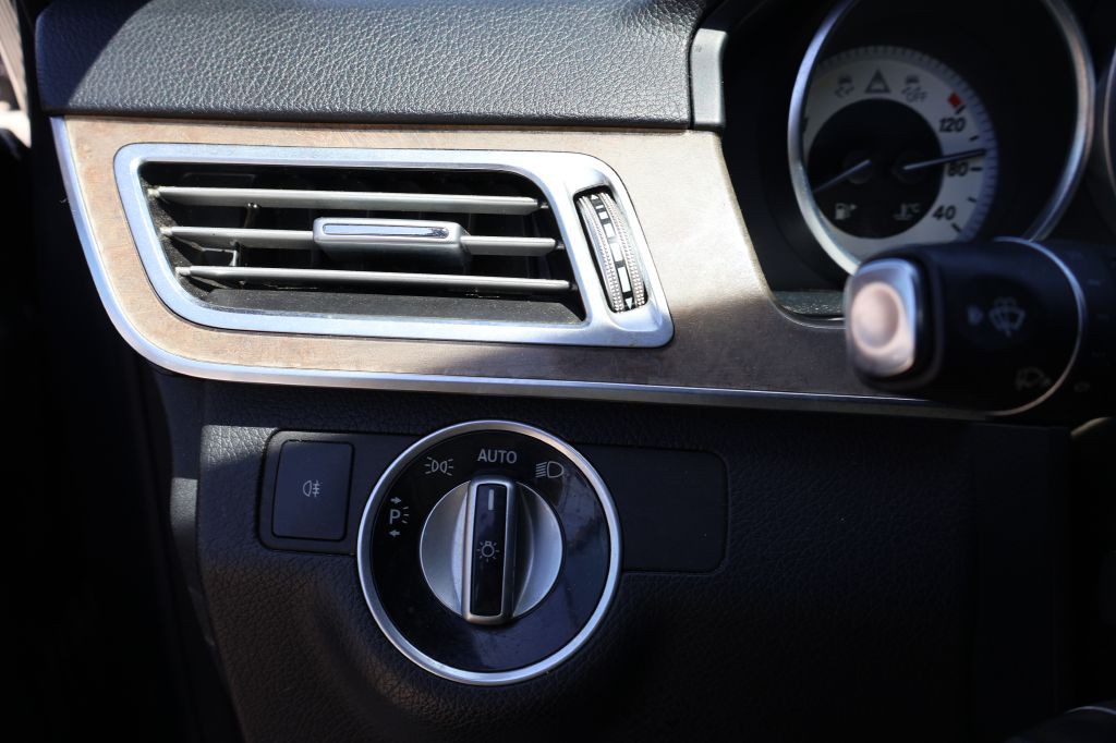 2016 Mercedes-Benz E-Class Image 30