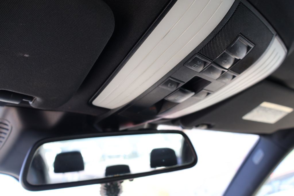 2016 Mercedes-Benz E-Class Image 40