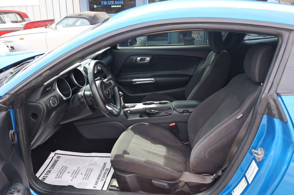 2019 Ford Mustang Image 18