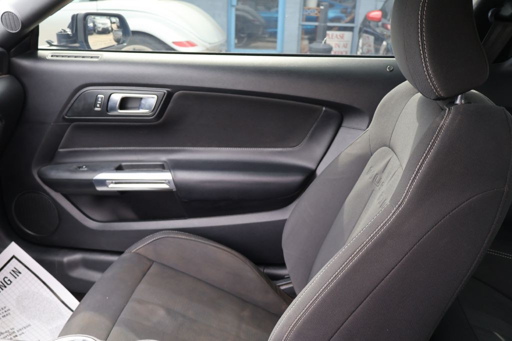 2019 Ford Mustang Image 32