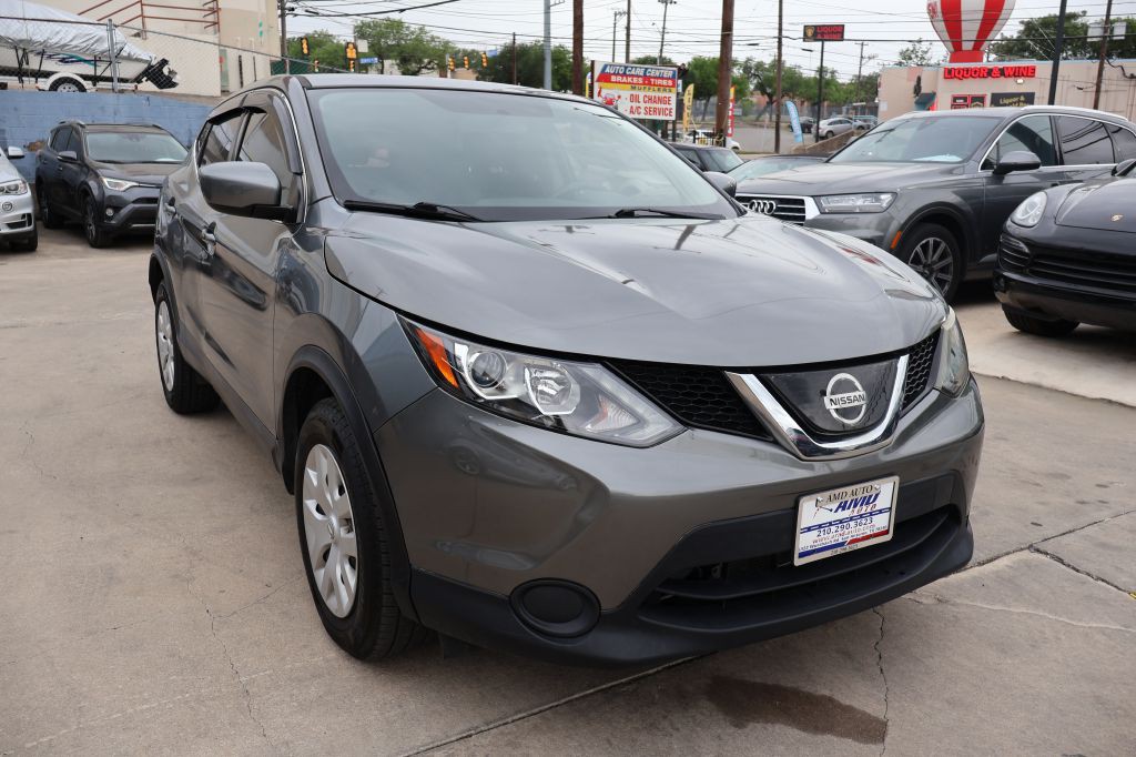 2018 Nissan Rogue Image 1