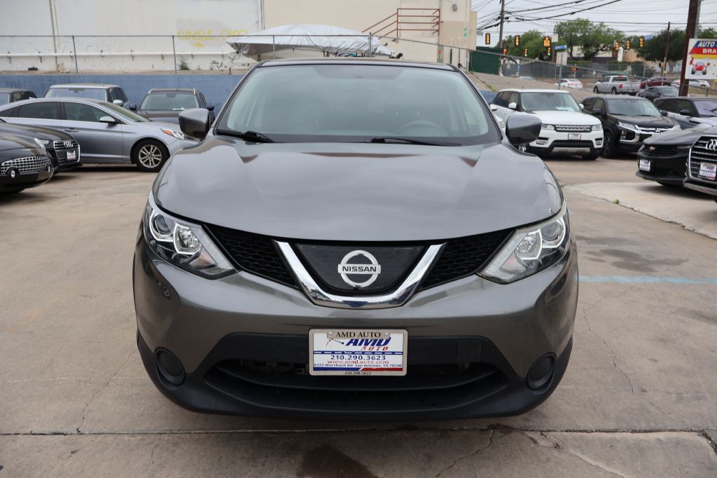 2018 Nissan Rogue Image 2