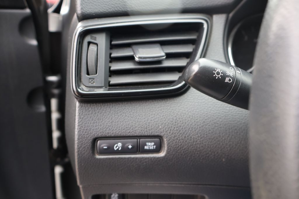 2018 Nissan Rogue Image 23