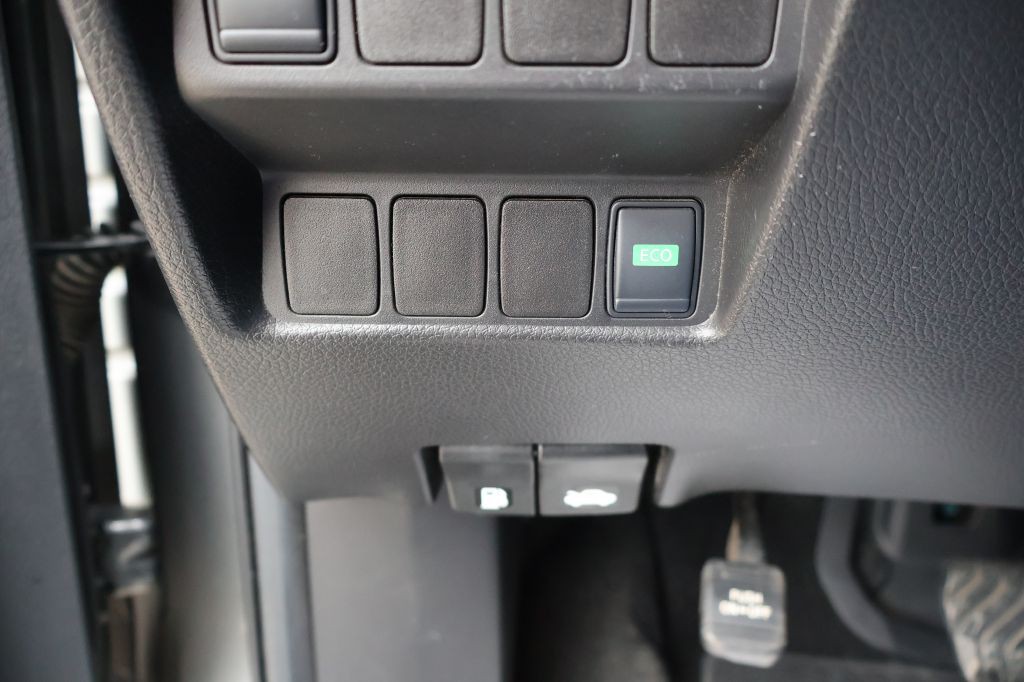 2018 Nissan Rogue Image 24