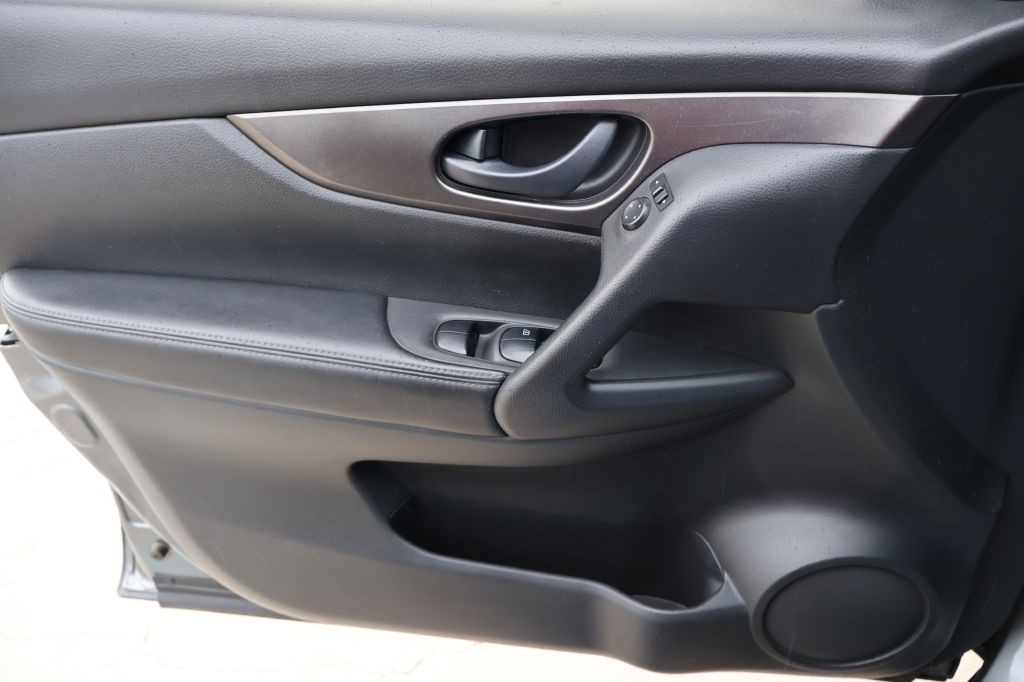 2018 Nissan Rogue Image 26