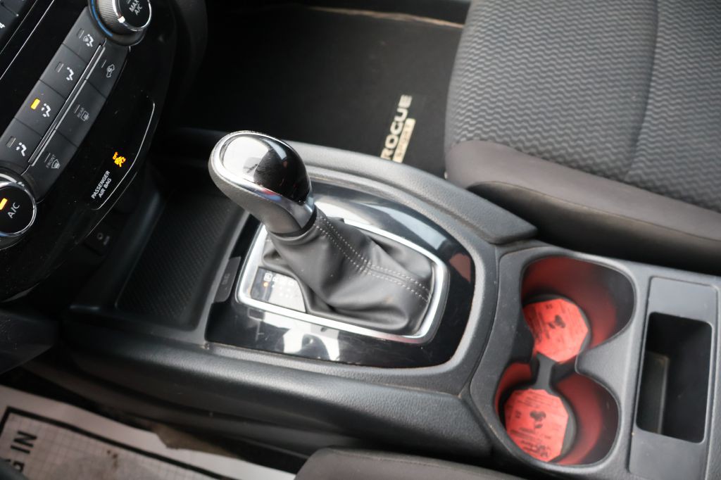 2018 Nissan Rogue Image 30