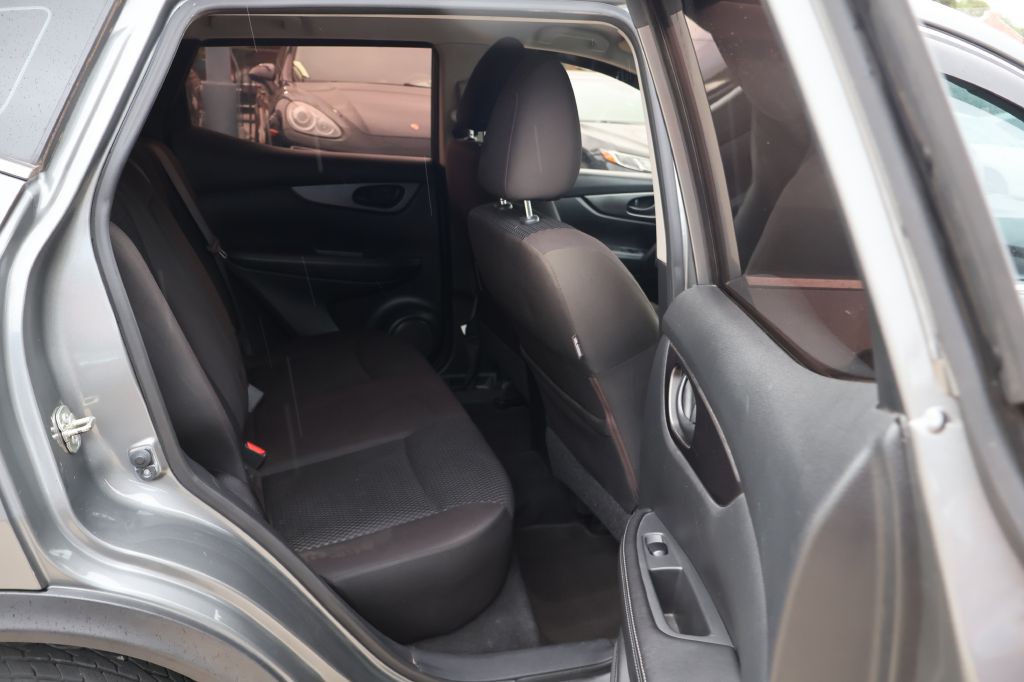 2018 Nissan Rogue Image 37