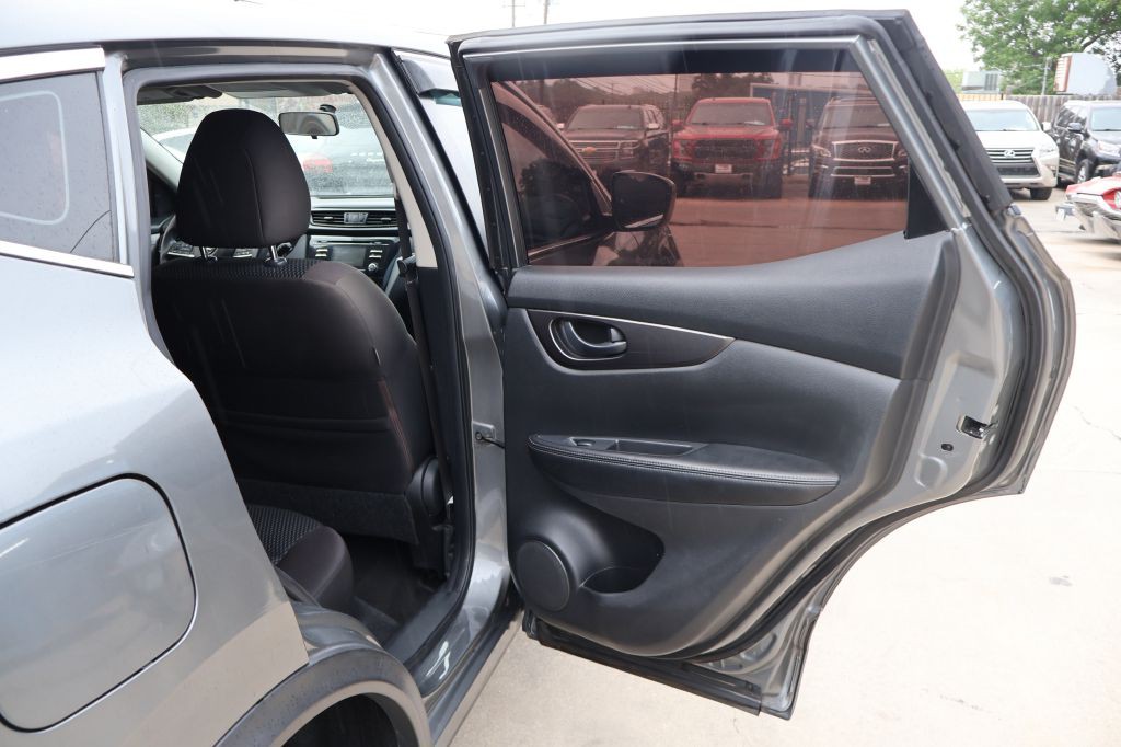 2018 Nissan Rogue Image 38