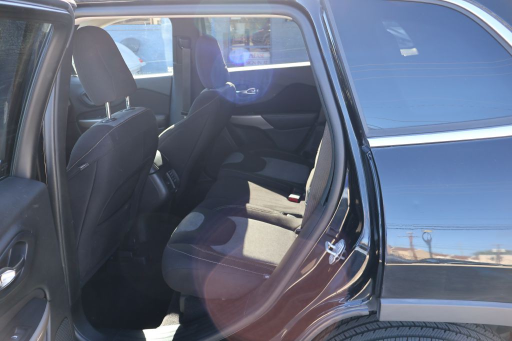 2018 Jeep Cherokee Image 21