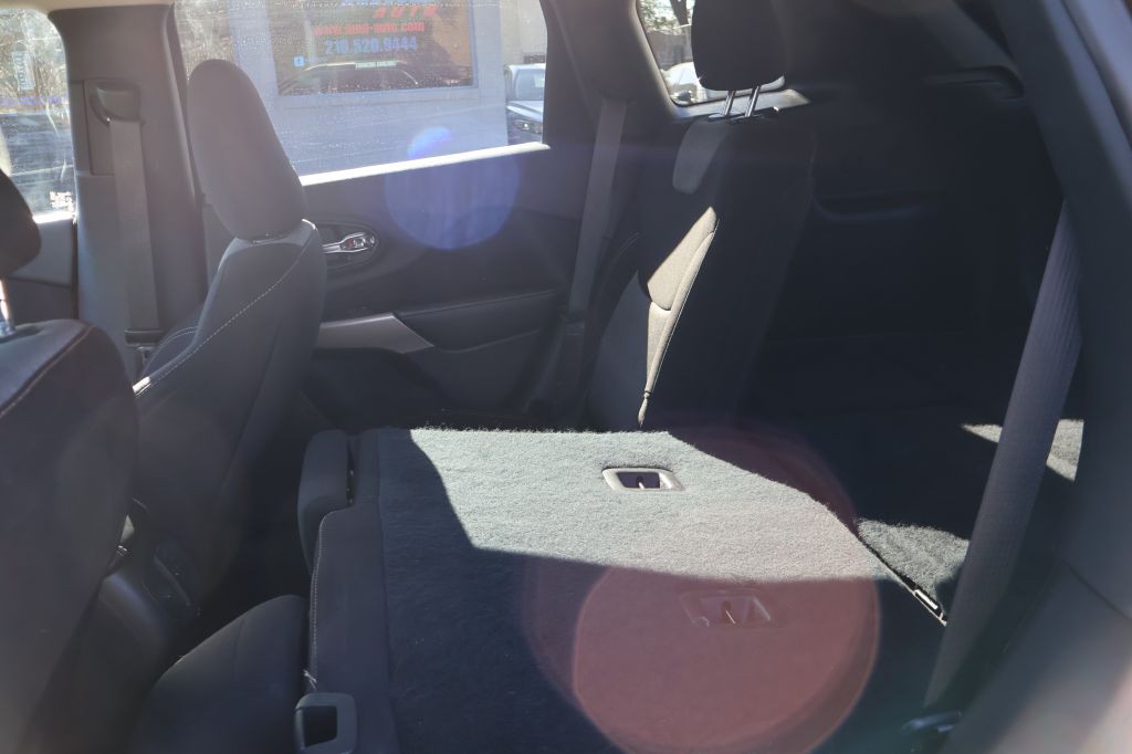 2018 Jeep Cherokee Image 22