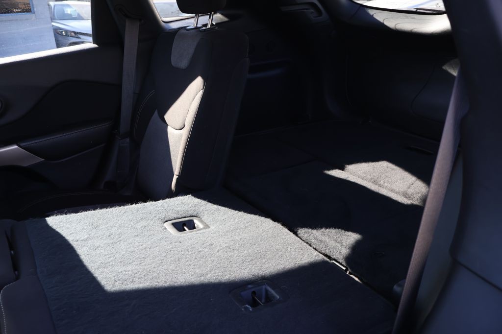 2018 Jeep Cherokee Image 23